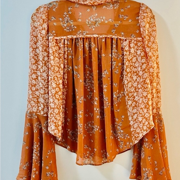 NWOT Free People Serena Bell sleeves blouse. - Picture 4 of 8
